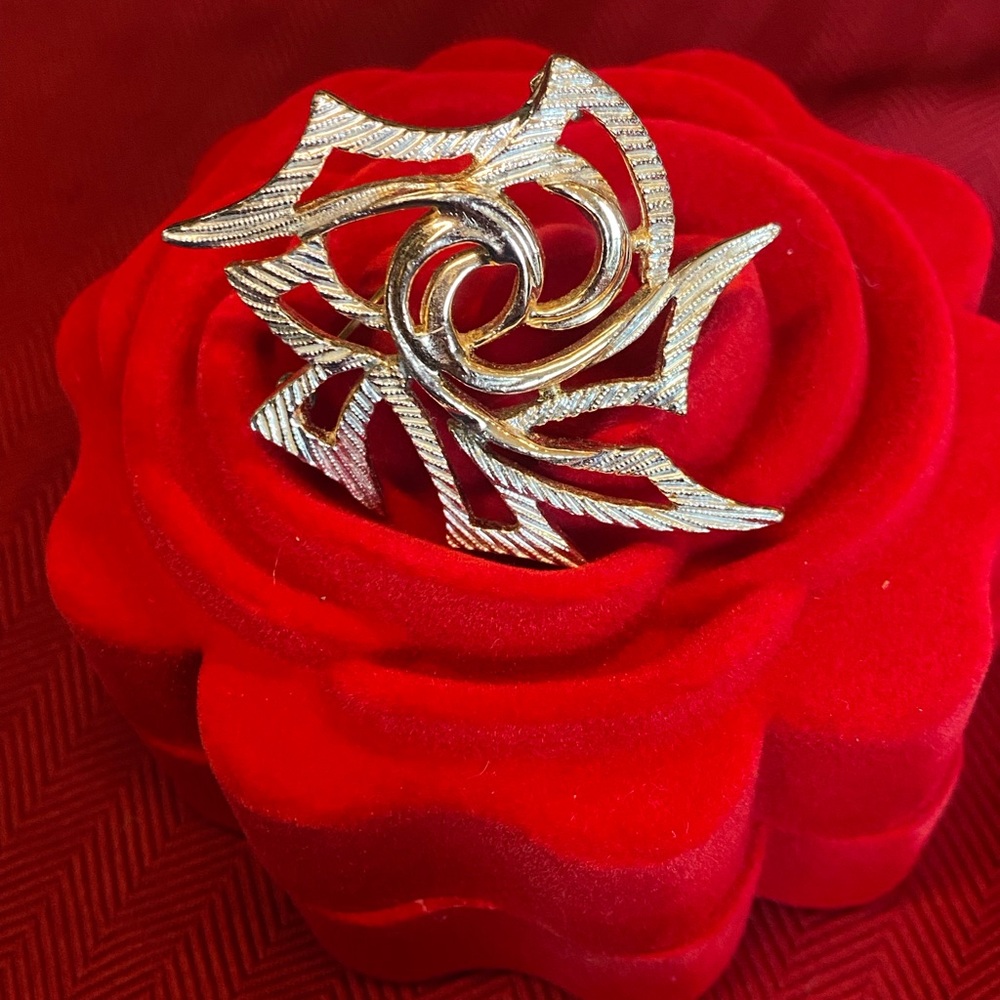 Sarah Coventry Vintage Oriental Gold Silver Brooch